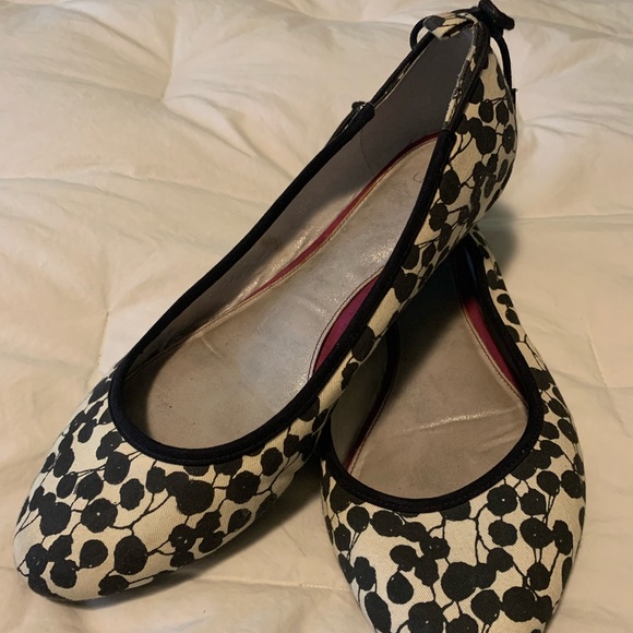 Cute GAP Flats - Picture 2 of 3